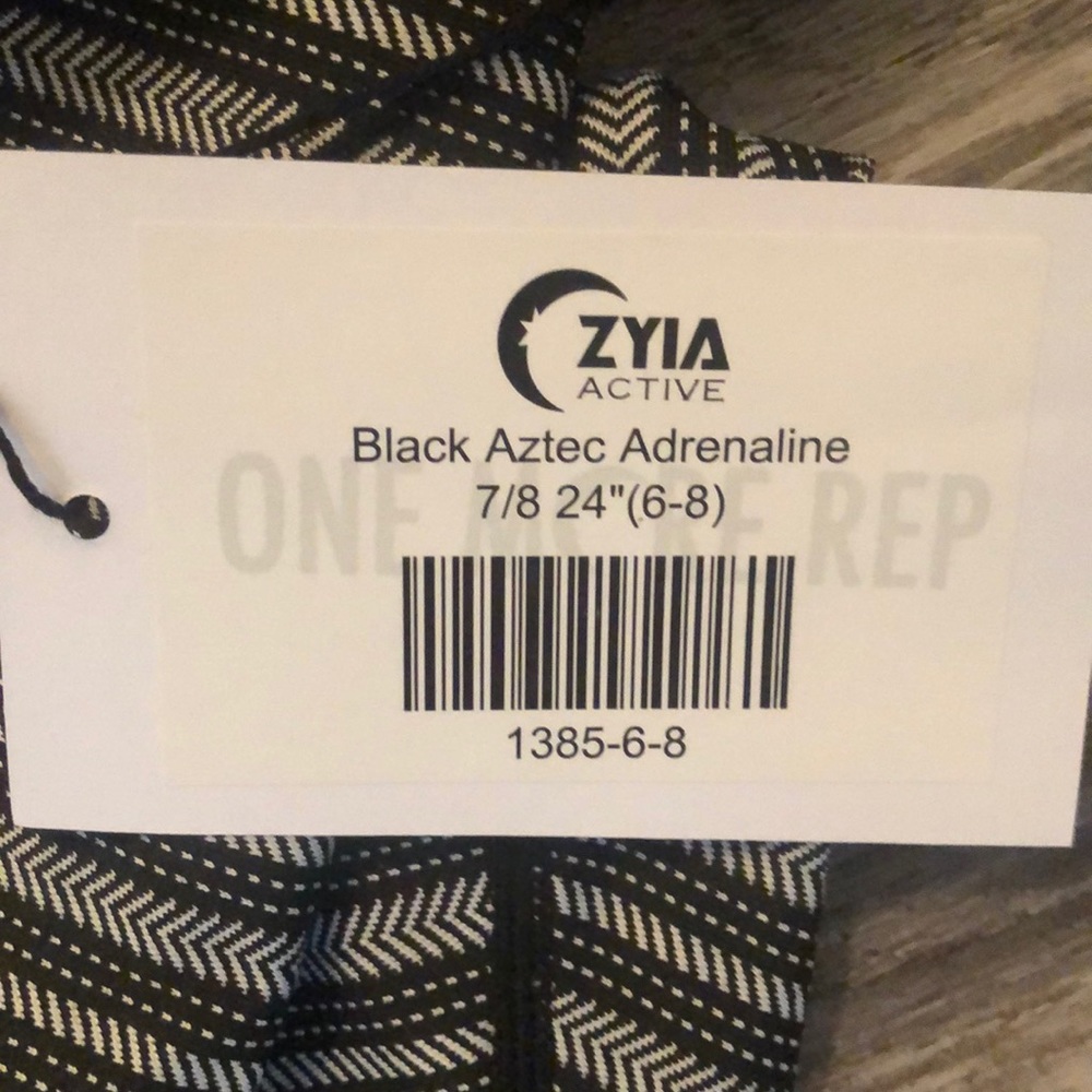 Zyia Black Aztec Adrenaline 7/8 24 leggings - Picture 4 of 6